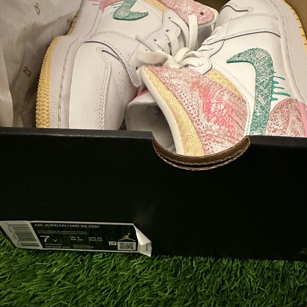 Nike Air Jordan 1 Mid SE White Pink Green Sneakers